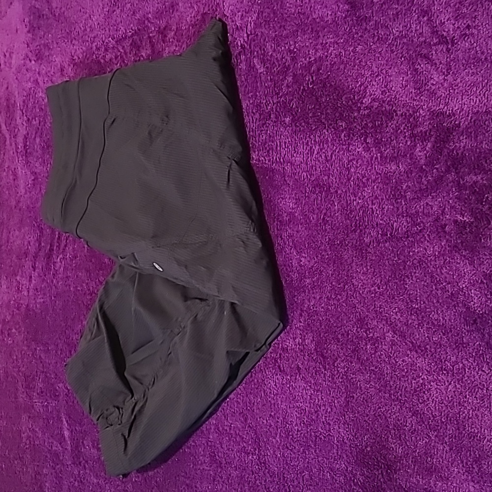 Lululemon Atletic Mide-Rise Crops, Size 8, Color Black ⚫️ ♥️ 👌 😍